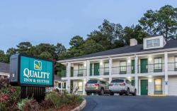 Quality Inn & Suites near Lake Oconee