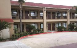 Red Roof Inn & Suites Houston - Humble/IAH Airport