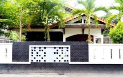 Garden Yard Homestay Jogja (family only)