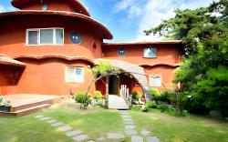 Mongsanpo Solmoimaeul Pension