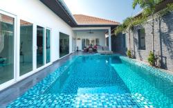 majestic Residence pool villa by korawan