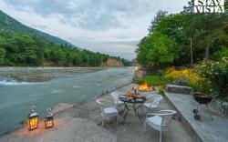 StayVista at Moets Waterfront Estate 3 BR Raison