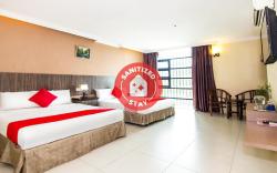 OYO 443 Crystal City Hotel