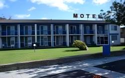 Zorba Waterfront Motel