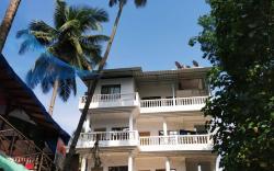 White House Beach Apartments