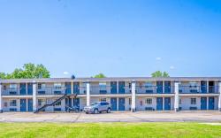 Deluxe Inn & Suites By OYO Miami OK