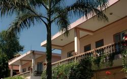 Rhino Lodge & Hotel