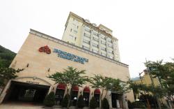 Maple Tourist Hotel