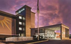 La Quinta Inn & Suites by Wyndham Clifton/Rutherford