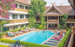 Collection O Khu Mueang near Tha Phae Gate formerly Lai Thai Guesthouse