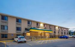 Super 8 By Wyndham Iowa City/Coralville