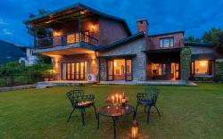 StayVista at Horizon 4BHK with Breakfast & Valley view