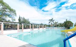 RedDoorz @ Royal Grande Beach Resort Batangas 