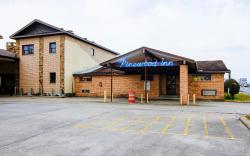 OYO Pinewood Inn & Suites Silsbee