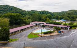 Lloyd's On The River Country Inn By Oyo