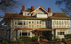 Dashwood Manor Seaside Bed & Breakfast