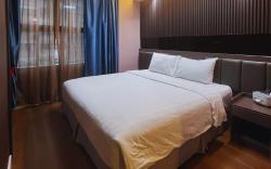 Hennessy Hotel