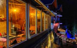 Gadegal Homestay Narkanda Room and Pahadi Cafe 