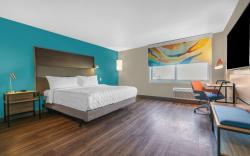 Tru by Hilton Lathrop