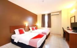 Super OYO 447 Comfort Hotel Meru