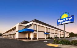 Days Inn & Suites by Wyndham Fayetteville NW Ft Bragg