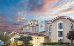 Super 8 By Wyndham Austell/Six Flags