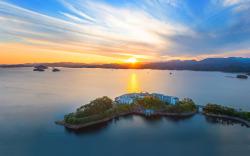 voco Thousand Island Lake By IHG