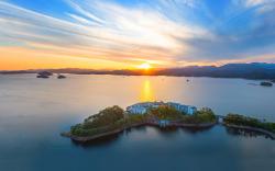 voco Thousand Island Lake By IHG