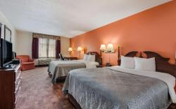 Econo Lodge Inn & Suites