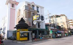 18 coins budget hotel