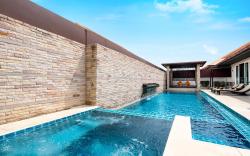 Luxury Pool Villa C16 / 4BR 8-10 persons / Karaoke