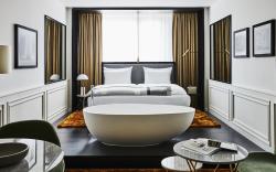 Roomers Munich, Autograph Collection
