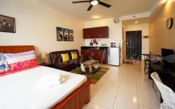 Geri's- Malate Korean Town City View Studio