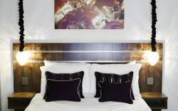 Rooms at the Apple Pie