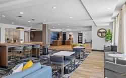 La Quinta Inn & Suites by Wyndham Santa Cruz