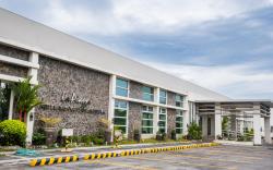 La Piazza Hotel and Convention Center