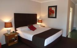 McNevins Parkway Motel