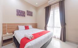 RedDoorz Premium @ Griya Inkoppabri Cisarua Puncak