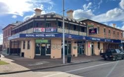 Royal Hotel Motel