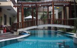 Long Life Riverside Hotel