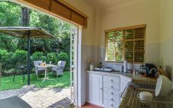 Bushwillow Spacious cottage for 2 people with private garden access