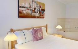 Beachcomber Motel & Apartments