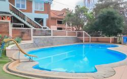 Urbanview Hotel Syariah Insani Cisarua Puncak