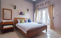 Urbanview Hotel Syariah Insani Cisarua Puncak