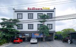 RedDoorz Premium @ Raja Hostel Syariah Lampung