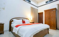 RedDoorz @ Avros Guest House Medan