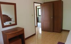 Baan Srinimit House & Apartment