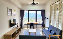 The Mindi l Central Georgetown Condo @Macalister