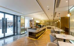 Atour Hotel Shanghai Daning International Plaza
