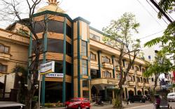 Crown Royale Hotel